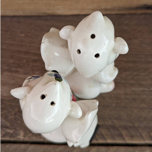 Vintage Anthropomorphic White Squirrel Magnetic Salt & Pepper Shakers by Enesco - Picture 7 of 10